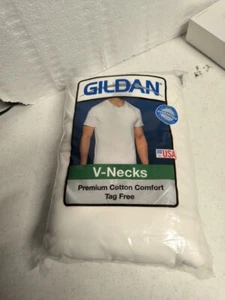 5 Men's V neck T SHIRTS XL (46-48) 100% Cotton WHITE Tagless TEE SHIRT GILDAN - Picture 1 of 3
