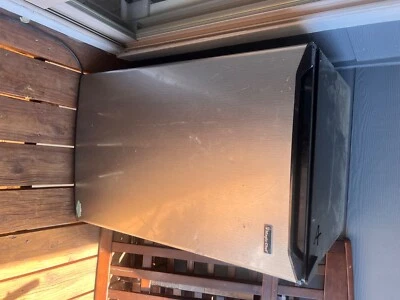 Mini nevera Magic Chef. Poco uso. Prefiero que el nuevo dueño lo use realmente  Foto 1 de 3