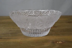 Enesco Milchglas Floral Pressglas Schale Klar Blumenrelief Herzstück Schale - Bild 1 von 4