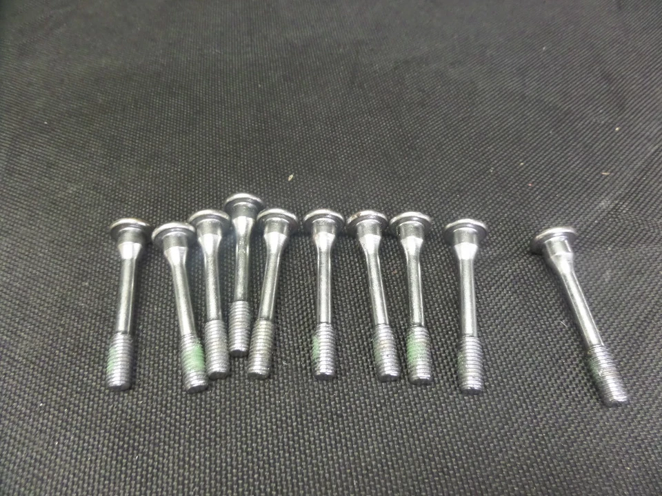 1985 年本田阴影 VT700C 电动机螺栓 — 第 1/1 张图片