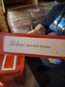 16mm educational film: LISTENING BEYOND WORDS - Foto 1 di 2