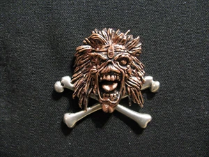 IRON MAIDEN OFFICIAL 1990 VINTAGE PIN POKER ROX UK IMPORT EDDIE CROSS BONE 13 - Bild 1 von 4