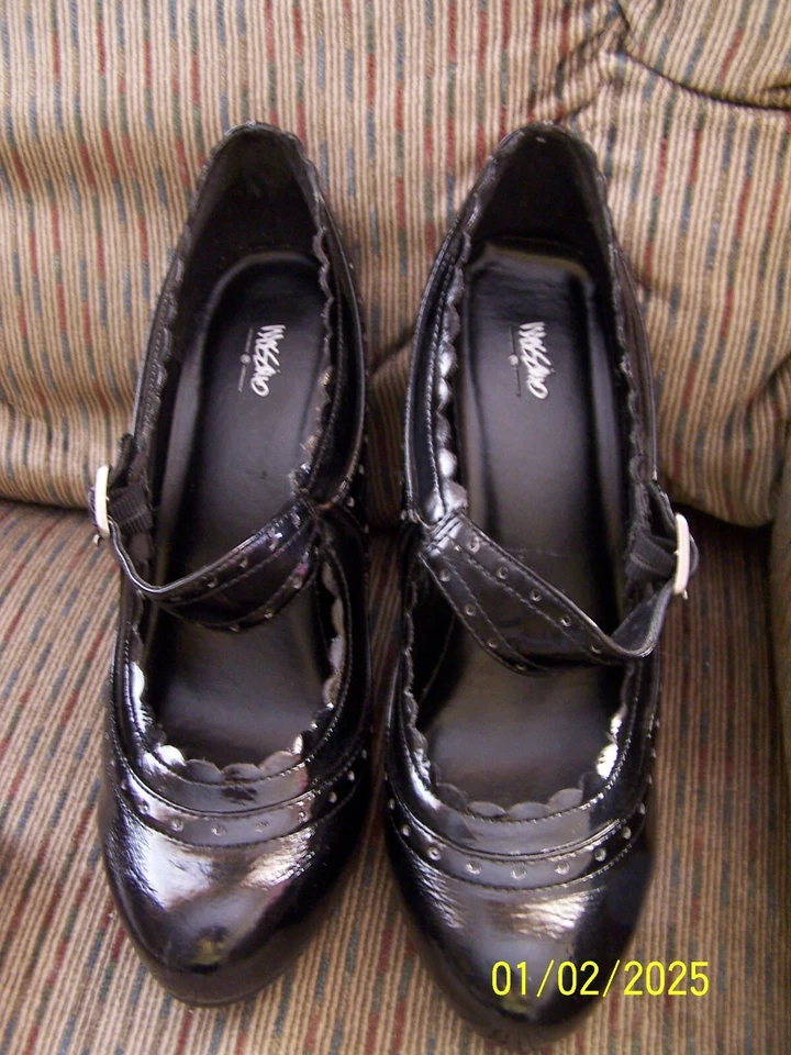 Tacones altos negros Mossimo----Talla 8 1/2 Foto 1 de 2