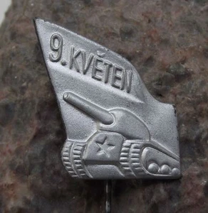 Antique 1950's Czechoslovakia Liberation T34 T-34 Soviet Russian Tank Pin Badge - Picture 1 of 4