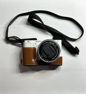 Sony Alpha ZV-E10 White ILCZVE10/W 16-50mm OSS PZ - Image 1 of 4