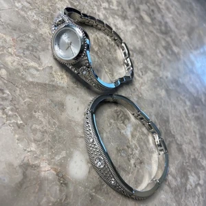 Damenuhr & Armband mit Schmuckbesatz silberfarben - Bild 1 von 9