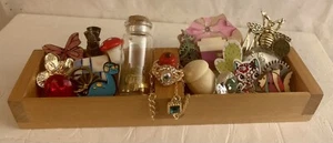 Vtg Wood Valet Tray Basket Charms Jewelry Junk Drawer Mixed Media Art Lot Supply - Picture 1 of 10