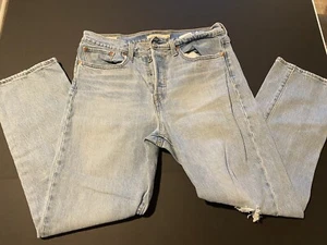 Levis Womens Wedgie Straight Jeans Distressed Blue 30x28 - Picture 1 of 11