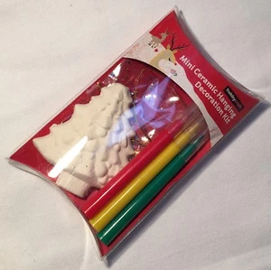 BRAND NEW MINI CERAMIC CHRISTMAS TREE HANGING CHILDS DECORATION KIT HOBBYCRAFT - Picture 1 of 4