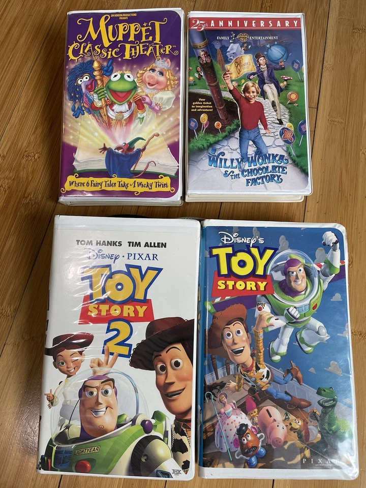 Lot Of 4 VHS Movies Toy Story 1 And 2 Muppet Classic Theater  And Willy Wonka Foto 1 de 4