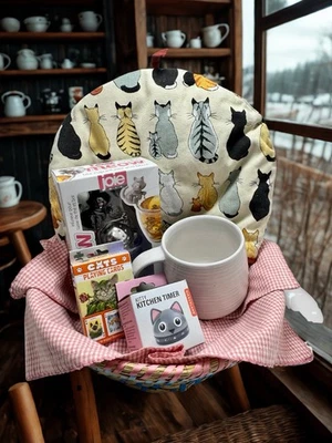 Cesta de Regalo Gato - Infusor de Té, Taza, Tarjetas de Juego, Temporizador 60 M. Aparato Acogedor Foto 1 de 4