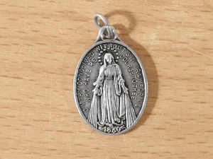 Vintage French Miraculous Medal Pendant Our Lady of Grace 1830 – Silvertone - Foto 1 di 6