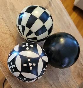 3 Decorative Carpet Balls Orbs Globes Black and White 4.5" Heavy - Picture 1 of 10