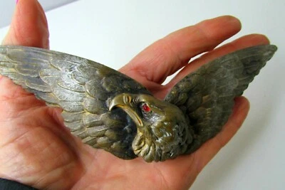 ANTIGUA HEBILLA DE CINTURÓN DE OJO DE VIDRIO RUBÍ CABEZA DE ÁGUILA ALADA DE BRONCE Foto 1 de 4