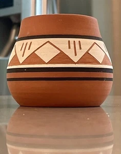 Sioux Pottery Bowl Hand Thrown - Signed Gerald Black Tail Deer - Picture 1 of 12