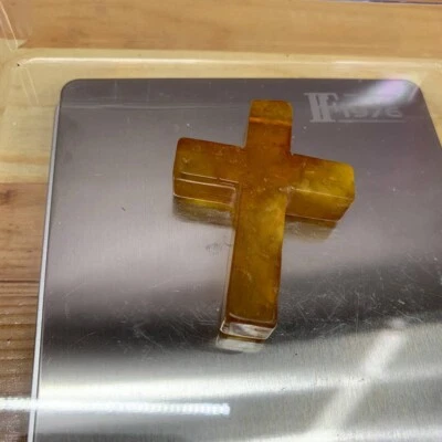 Amber cross 9.58 grams - Image 1 of 4