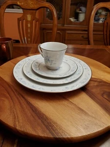 Ajuste de lugar de 4 piezas Carolyn de NORITAKE (SIN PLATILLO) - Imagen 1 de 9