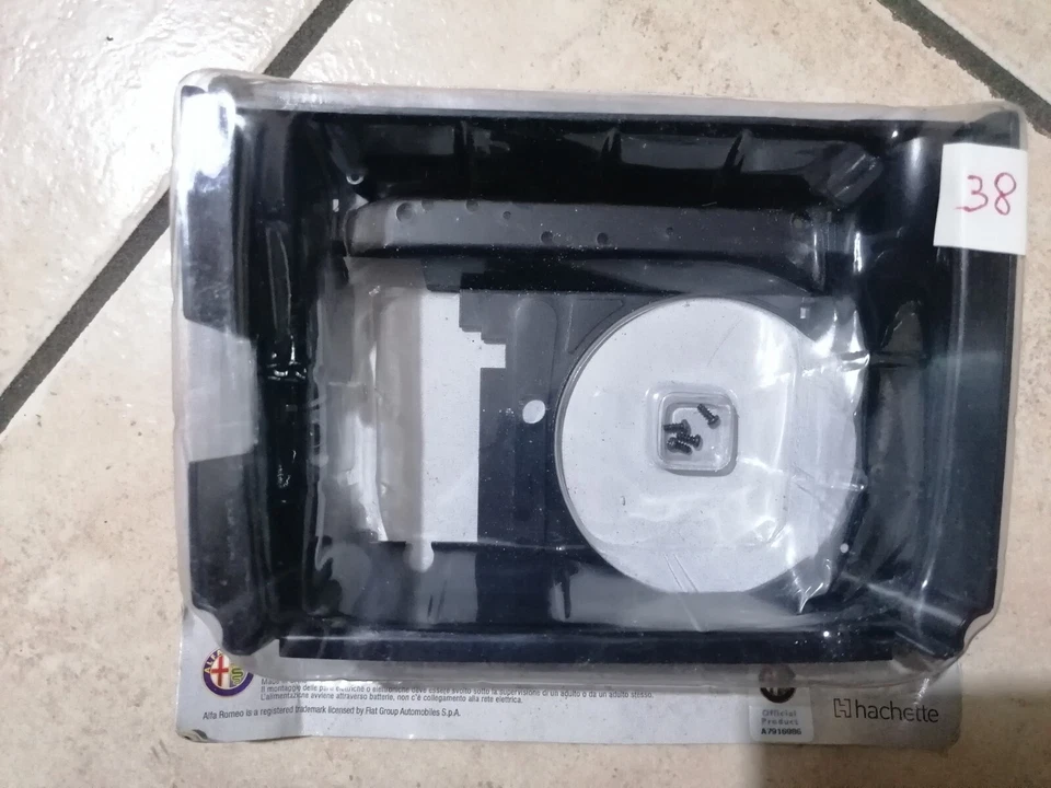 Costruisci La Mitica Giulia Super Dei Carabinieri Scala 1:8  N 38 leggi  Descriz - Immagine 1 di 1