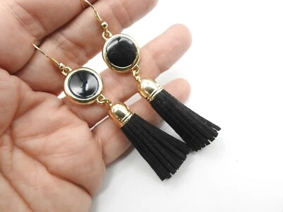 Pendientes colgantes vintage esmaltados negros tono dorado metal gamuza borla Foto 1 de 3