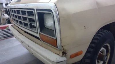 Bisagra de capó derecho pasajero compatible con RAMCHARGER 74-93 1935221 Foto 1 de 4