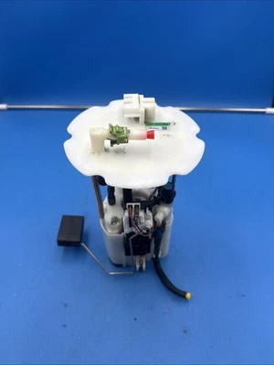 BOMBA DE COMBUSTIBLE INFINITI Q50 Q70 M37 M35H 2011-2021 OEM CON SENSOR DE NIVEL (3,5 L Y 3,7 L) Foto 1 de 4