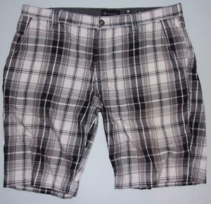 Men's International Concepts Black & White Plaid Flat Front Shorts 36-37.5 x 11 - Picture 1 of 3
