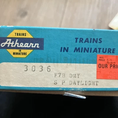 Athearn 3036 HO SP Daylight F-7 B Unit Dummy Diesel Locomotive #8091 Kadees - Image 1 of 2