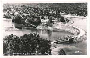 RPPC Murphy, NC Hiawassee See mit Brücken, geschwungene Straße und Stadt Cline 1-M-70 - Bild 1 von 2