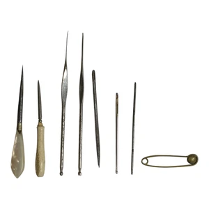 Antique Sewing Tools Lot 8pcs Crochet Hooks Awls Needle Bone & Mother of Pearl - Bild 1 von 9