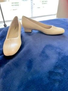 Womens Trotters Doris White Pearl SZ 8 Narrow. - Picture 1 of 9