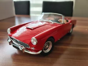 Matrix 1:18 Ferrari 250GT II Serie Cabriolet 1960 - Foto 1 di 5