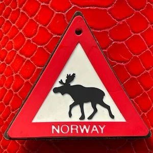 NORWEGEN🇳🇴GUMMI KÜHLSCHRANKMAGNET✅ACHTUNG ELCH VERKEHRSSCHILD TOURISTISCHES SOUVENIR🎗 - Bild 1 von 2