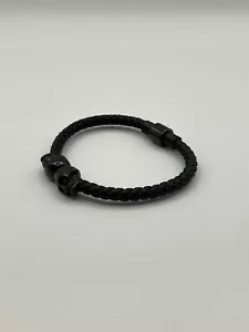 Pulsera de cuero trenzado calaveras negras con cierre magnético - Imagen 1 de 1