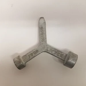 Vintage Ford Water Meter Box Cover Key M1, 8001100, 22F94, Nice Shape - Picture 1 of 9