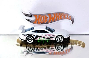 2023 Hot Wheels Auto Meet Design '18 Personalizzata Ford Mustang GT Bianca Libera - Foto 1 di 4