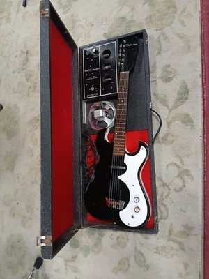 Гитара и усилитель Silvertone 1448 в винтажном чехле - Изображение 1 из 4