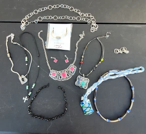 Lote de 10+ Collares Pulseras Pendientes Joyería de Disfraz Vintage y Moderno Mezclados - Imagen 1 de 17