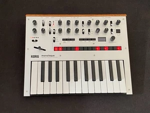 Korg Monologue Analogsynthesizer, Silber, inkl. Hardcase und Netzteil - Bild 1 von 8