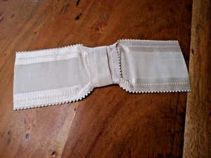 Linge ancien Nœud en taffetas écru a coudre - Imagen 1 de 2