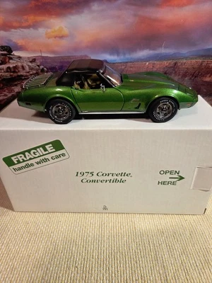 Chevrolet Corvette 1975 convertible. Danbury fundido a presión escala 1/24 verde menta. Foto 1 de 4