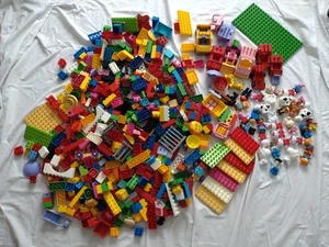 6,5 kg LEGO DUPLO - Steine Figuren Tiere Fahrzeuge (Hello Kitty, Peppa Wutz etc) - Bild 1 von 7