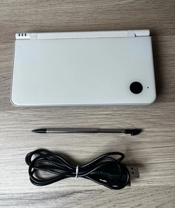 Consola portátil Nintendo Dsi XL/LL blanca versión japonesa vendedor del Reino Unido - Imagen 1 de 23