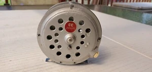 Carrete de pesca con mosca Sportfisher 33 de colección hecho en Japón para Kmart Corp funciona muy bien - Imagen 1 de 5