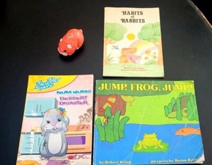 Lot/3 Kid Books of Small Animals/Habits of Rabbits; Jump Frog Jump; Zhu Zhu Pets - Foto 1 di 11