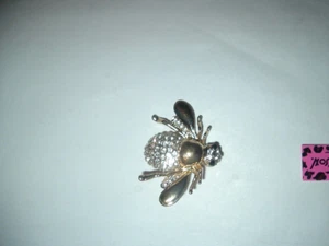 Betsey Johnson Shiny Gold Wings BEE White Pave Crystal Gold Pin BROOCH NWT - Picture 1 of 6
