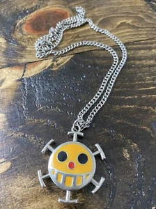 Collar de una pieza con logotipo de ley de Trafalgar esmalte de metal - Imagen 1 de 2