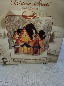 Christmas Street 2005 Village House Couple In The Window lighted house - Picture 1 of 4