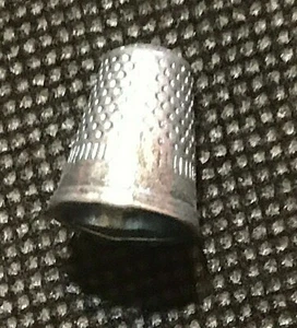 Monopoly Fingerhut Ersatz Medaille Spielfigur - Bild 1 von 4