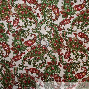 BonEful Fabric FQ Cotton Quilt Cream Red Green Gold Metallic Paisley Flower Girl - Picture 1 of 6