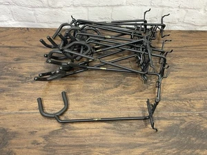 16x Adam feste Gitarrenaufhänger schwarz Stahl Lochwandhalterung Gummi gepolsterte Haken - Bild 1 von 7